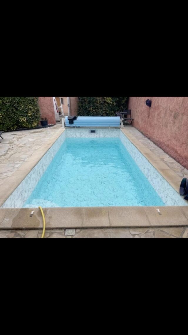 Rénovation coque avec pose de pvc armé 3D blanc #piscine#renovation#renovationpiscine#renovationcoque#coquepiscine#renovationcoquepiscine#posepvcarme#pvcarme#pvcarmeblanc#dmlconstructions