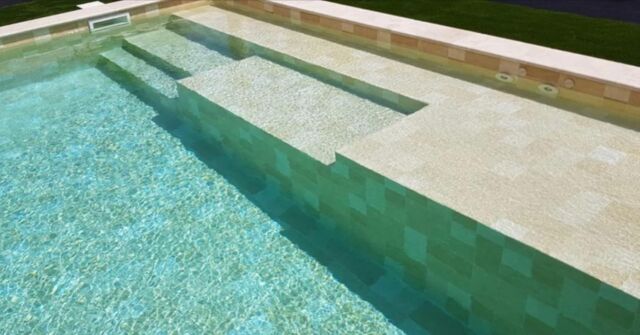 Pvc armé pierre de Bali sable 💦 #dmlconstructions#piscine#pvcarme#piscinepvcarme#pierredebali#pierredebalisable